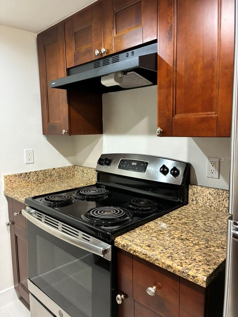 Image 26 of 36 For 5999 Village Circle 990