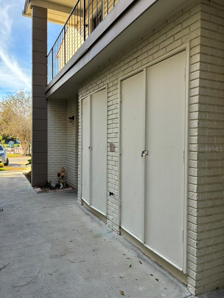 Image 3 of 36 For 5999 Village Circle 990