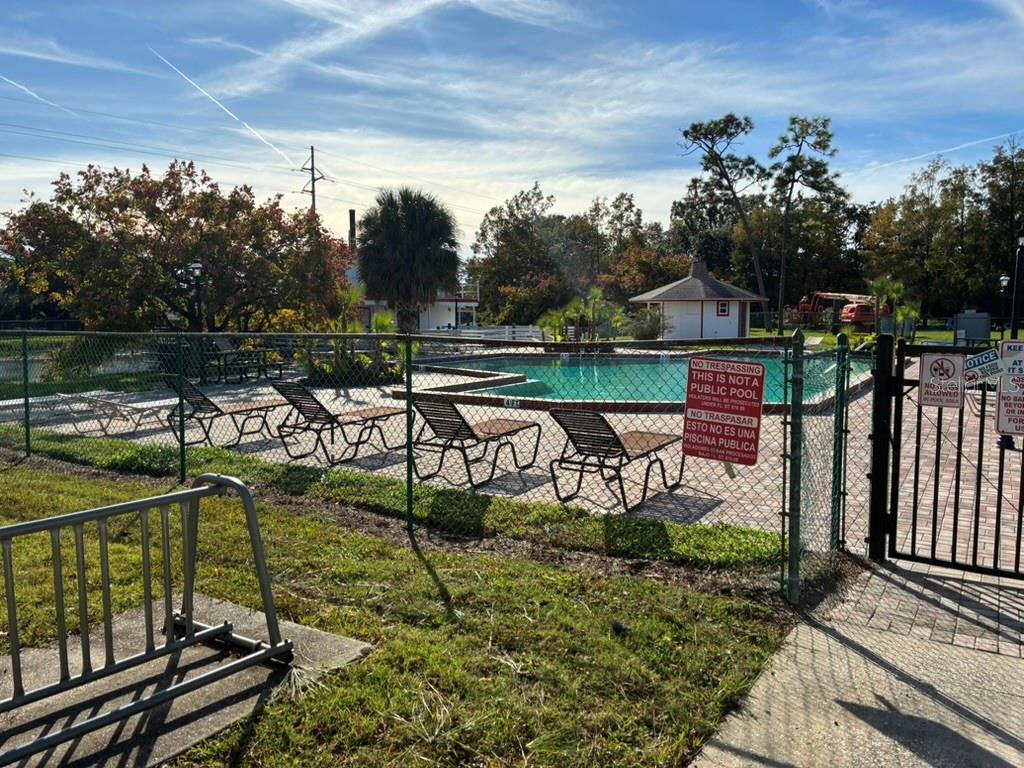 Image 32 of 36 For 5999 Village Circle 990