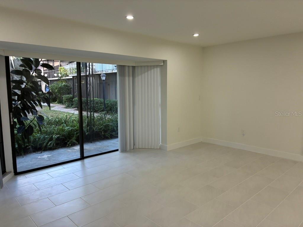 Image 5 of 36 For 5999 Village Circle 990