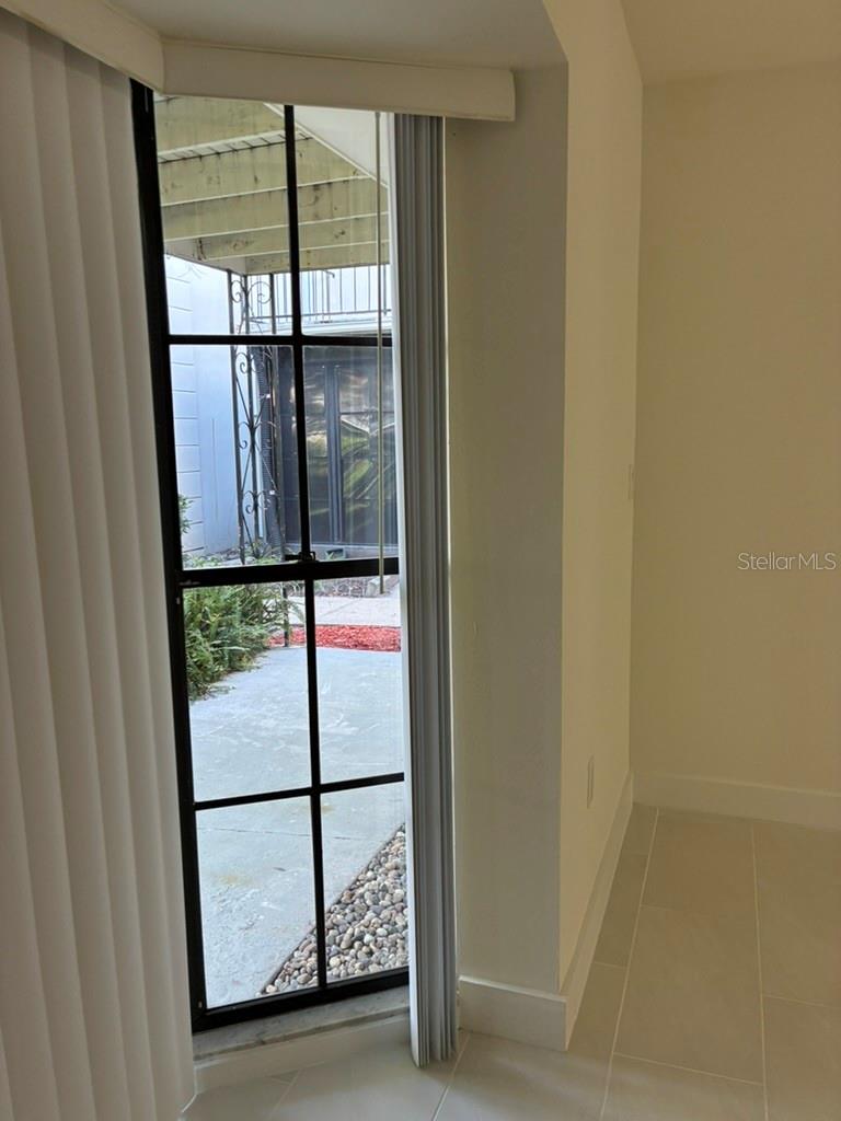 Image 7 of 36 For 5999 Village Circle 990