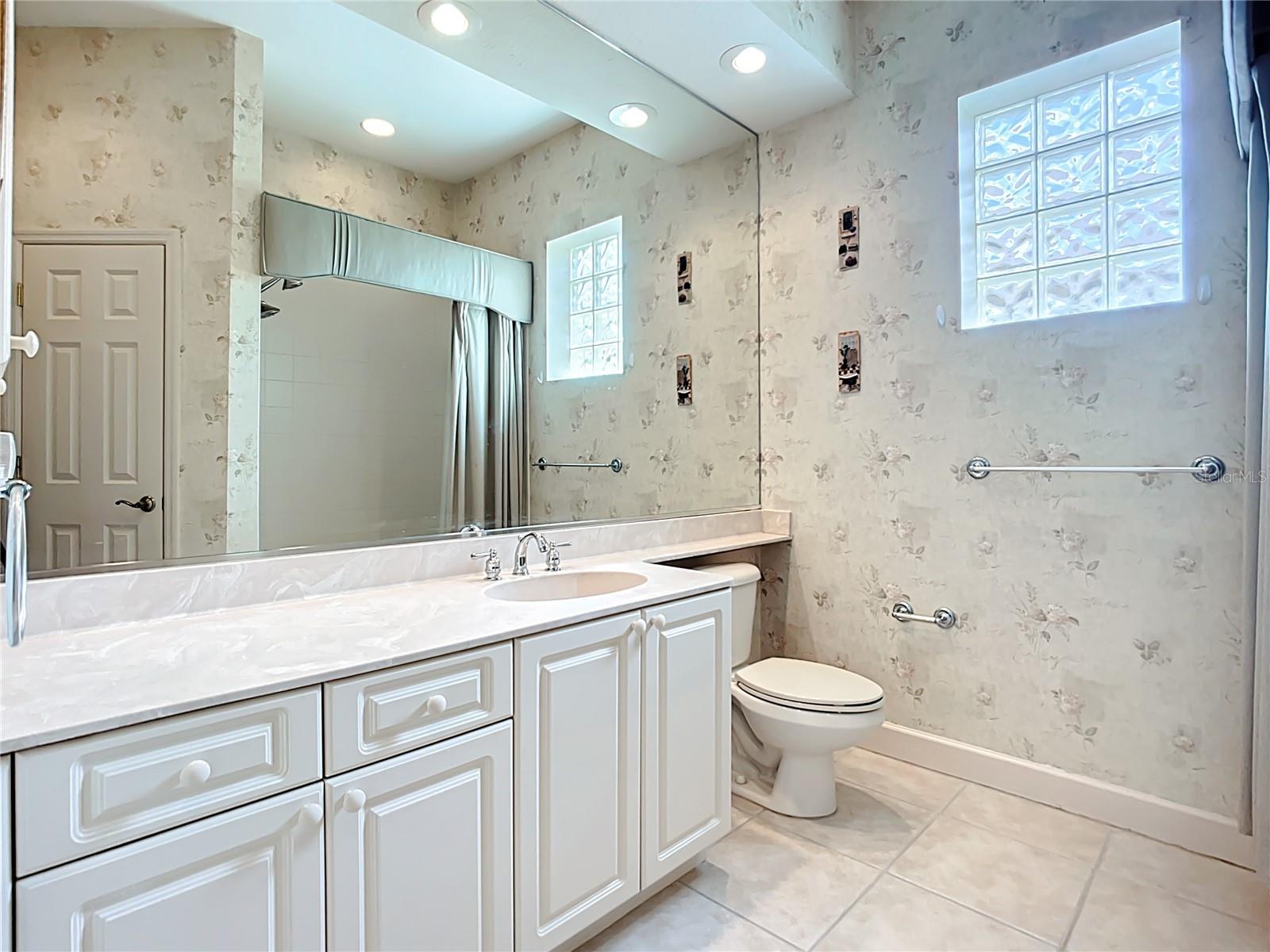 Image 19 of 34 For 9710 53rd Drive E