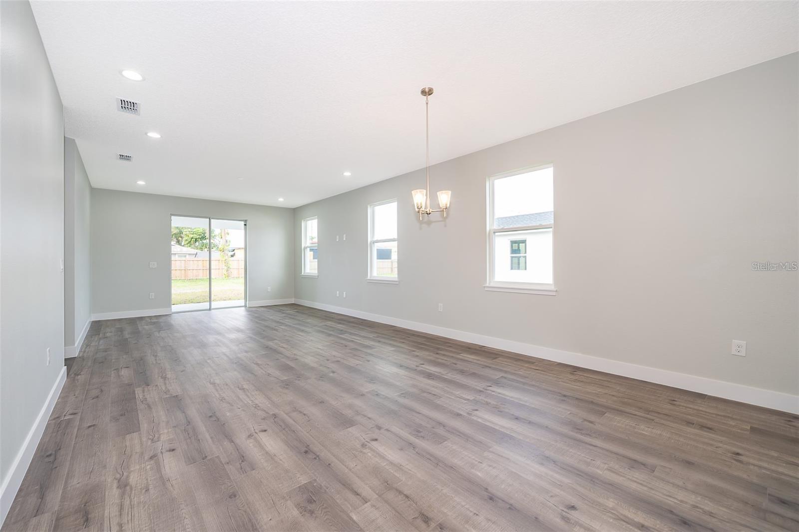 Image 4 of 16 For 2712 Alamo Drive