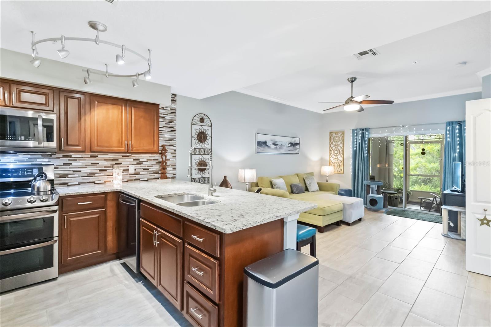 Image 21 of 51 For 980 Mooring Avenue 103