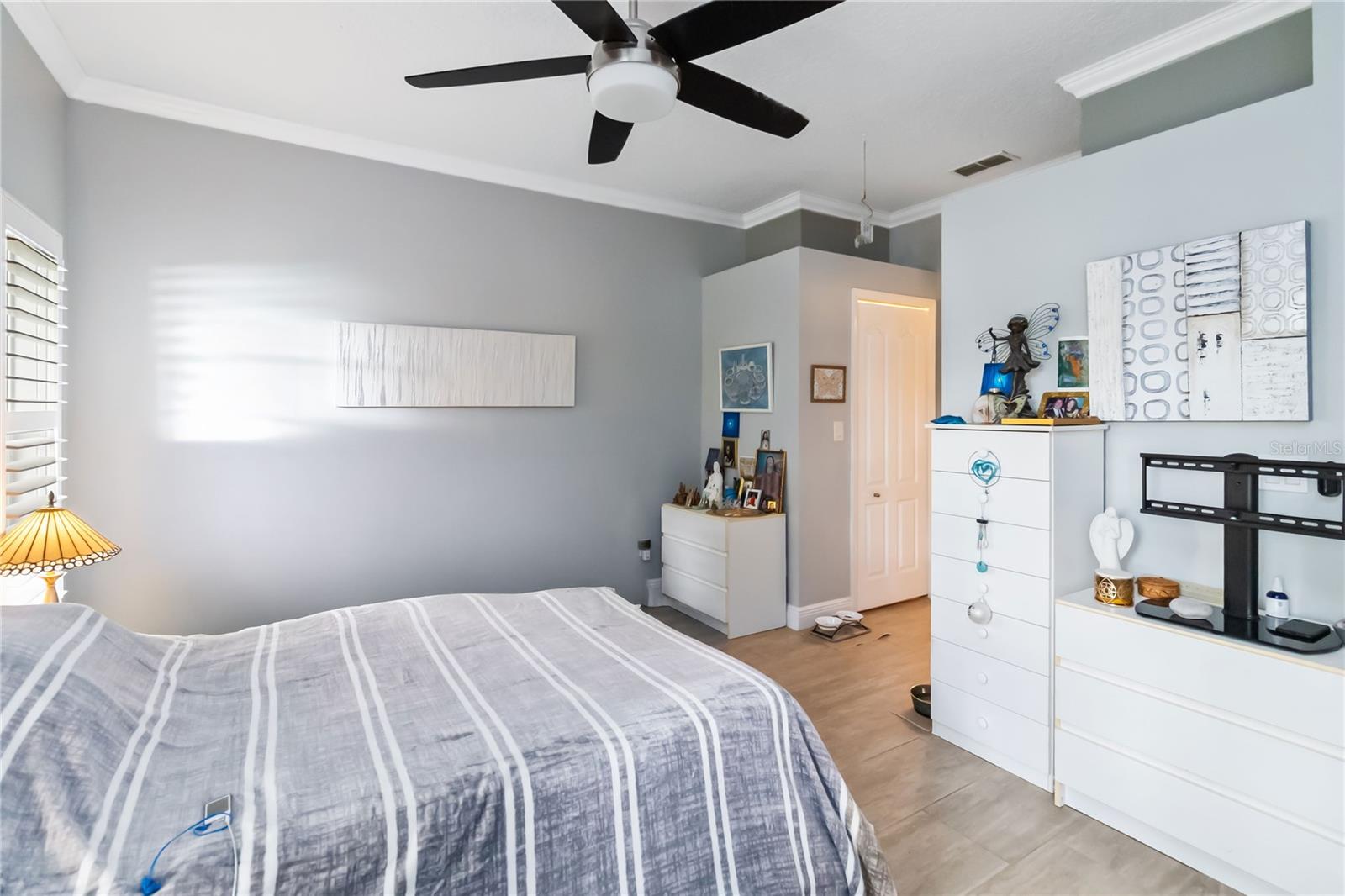 Image 35 of 51 For 980 Mooring Avenue 103
