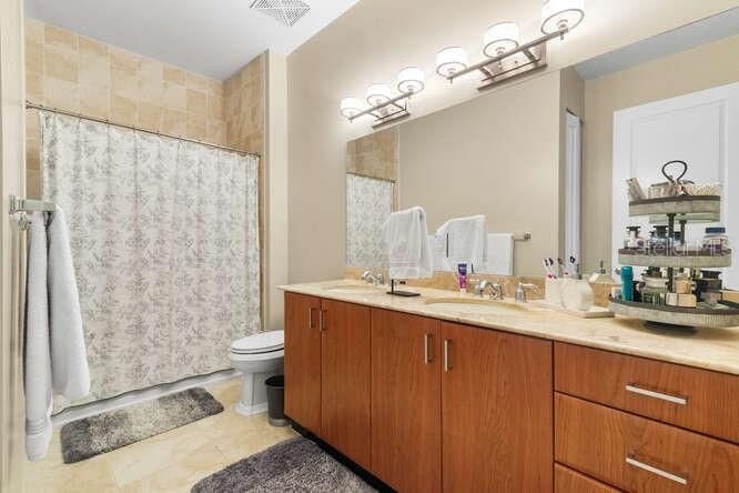 Image 17 of 22 For 403 Sapodilla Avenue 104