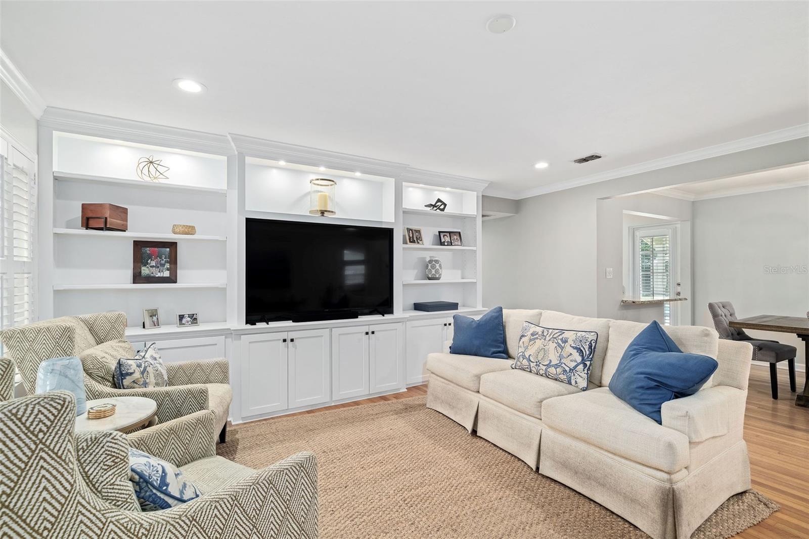 Image 6 of 23 For 1901 Maplewood Drive