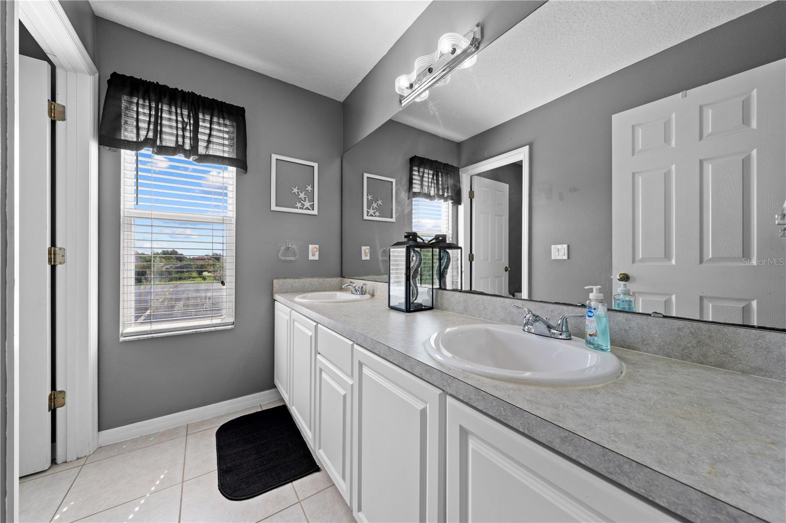 Image 40 of 73 For 2729 Eagle Glen Circle