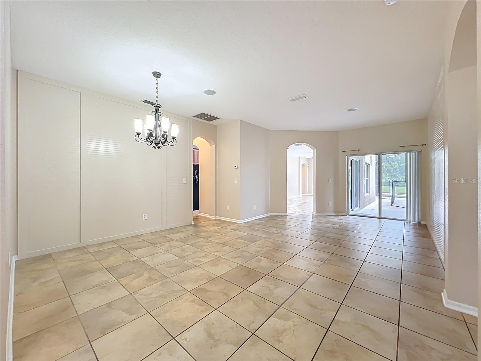 Image 11 of 87 For 805 Valleyway Dr