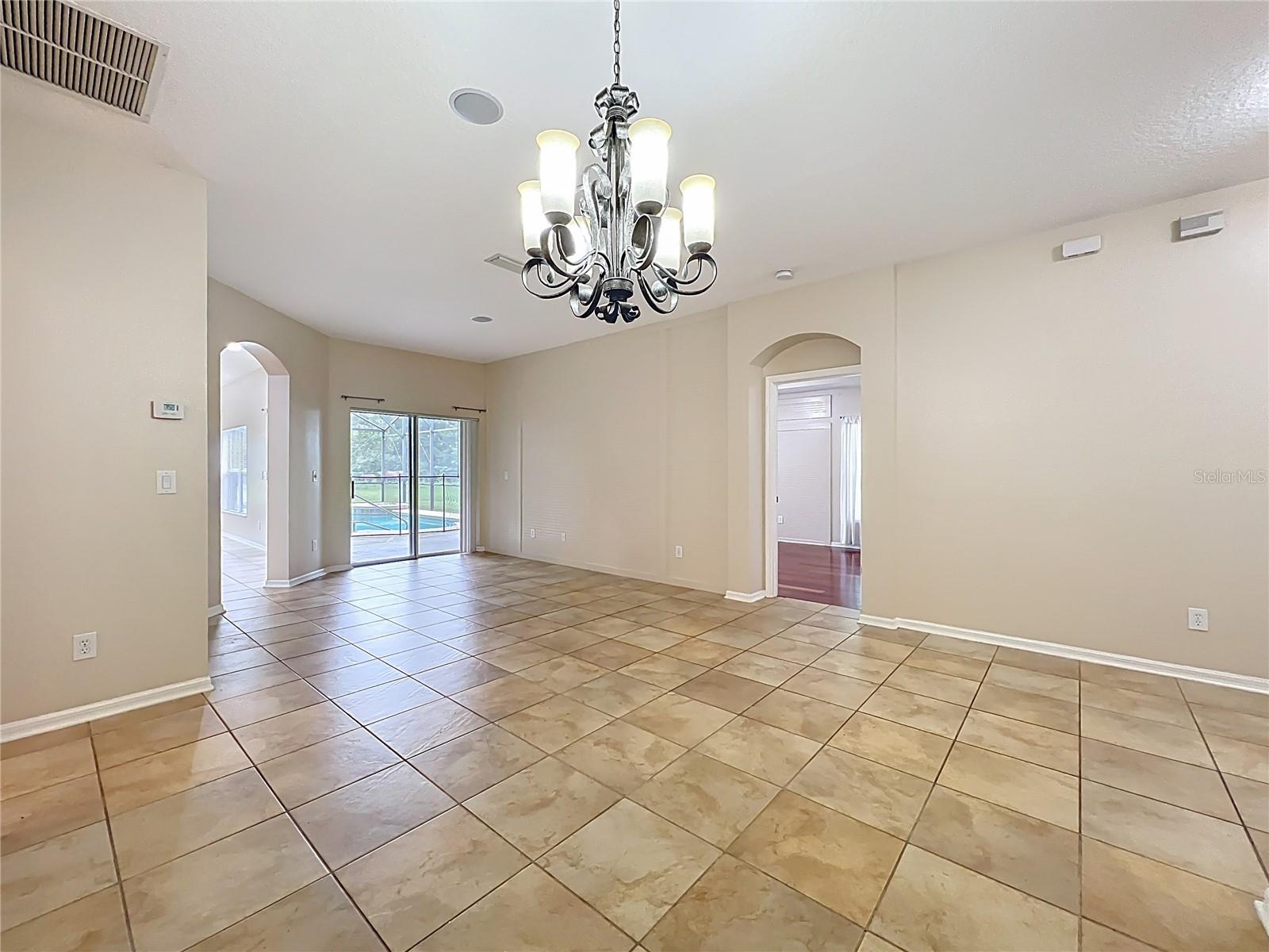 Image 12 of 87 For 805 Valleyway Dr