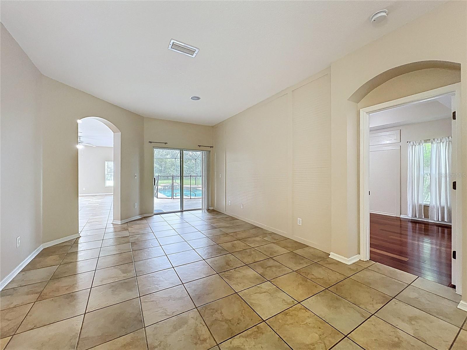 Image 13 of 87 For 805 Valleyway Dr
