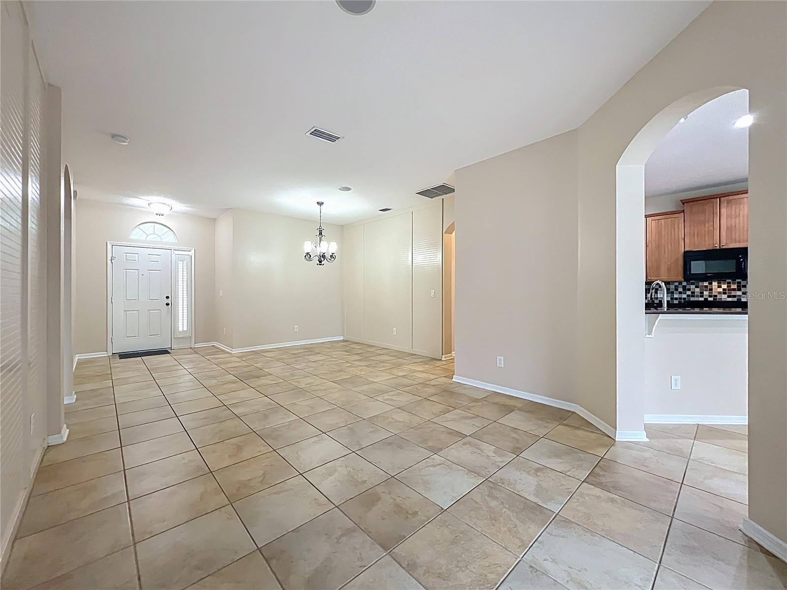 Image 14 of 87 For 805 Valleyway Dr