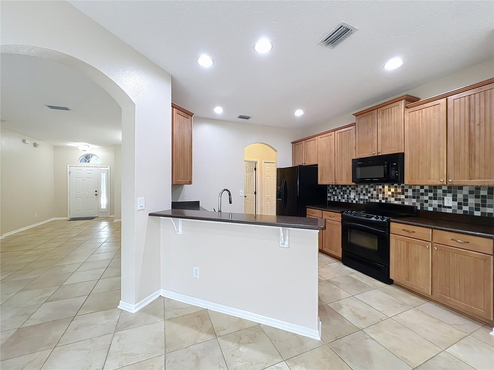 Image 17 of 87 For 805 Valleyway Dr