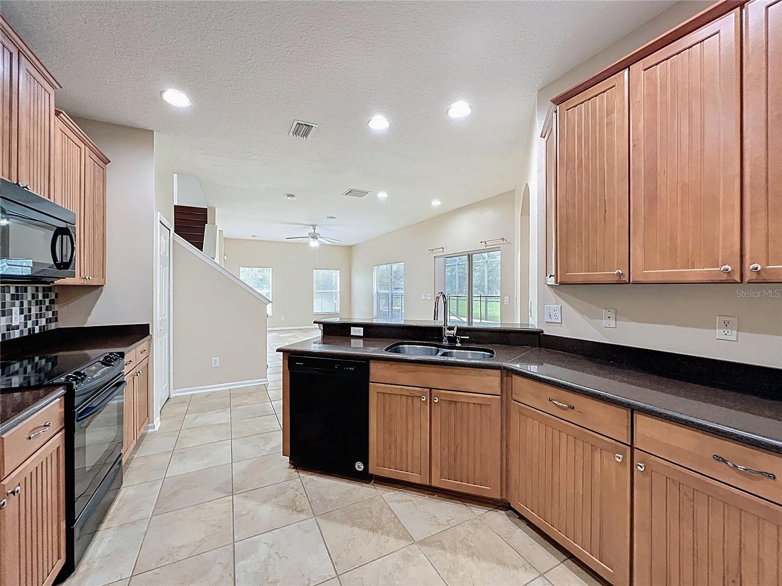 Image 18 of 87 For 805 Valleyway Dr