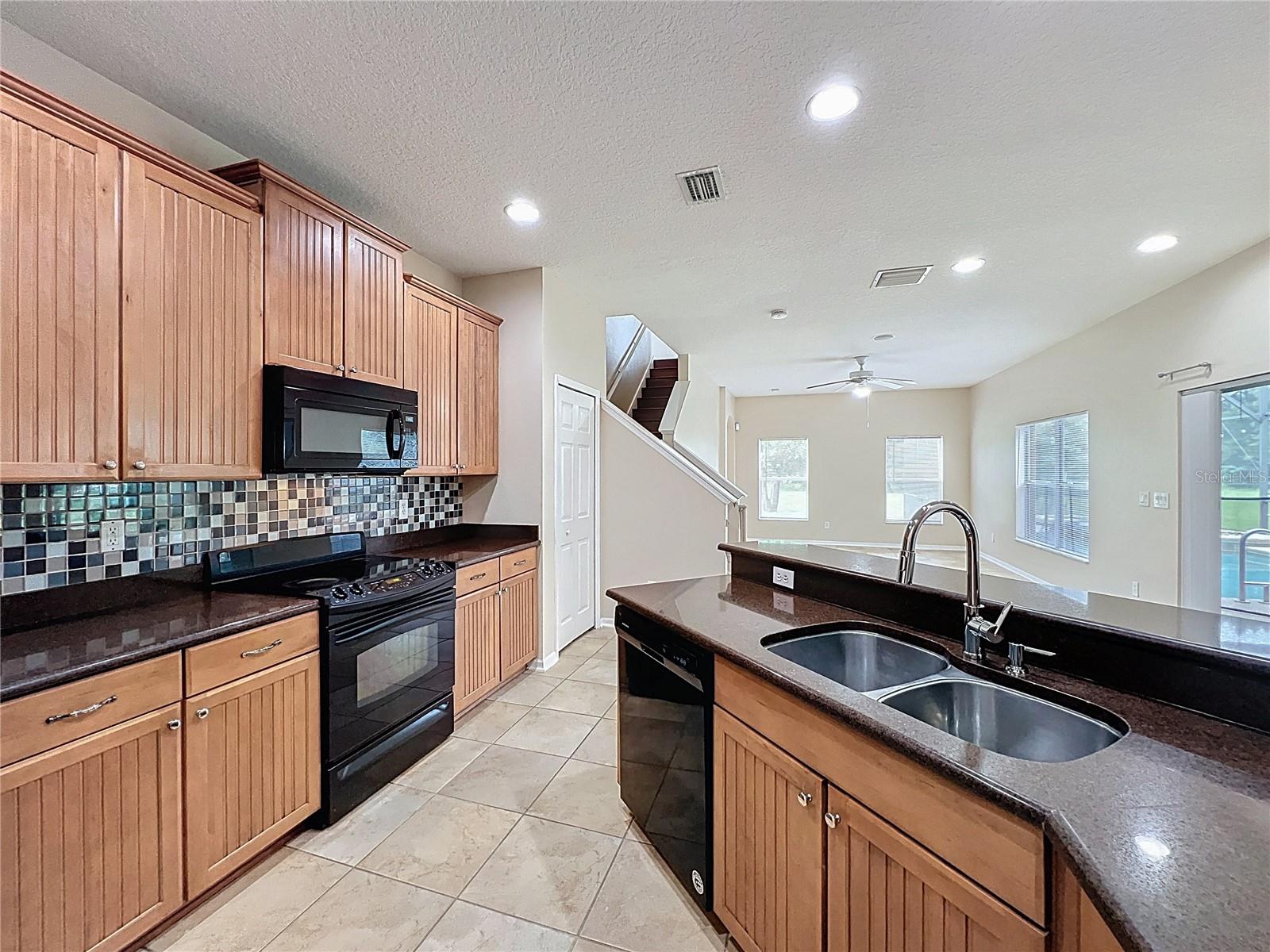 Image 19 of 87 For 805 Valleyway Dr