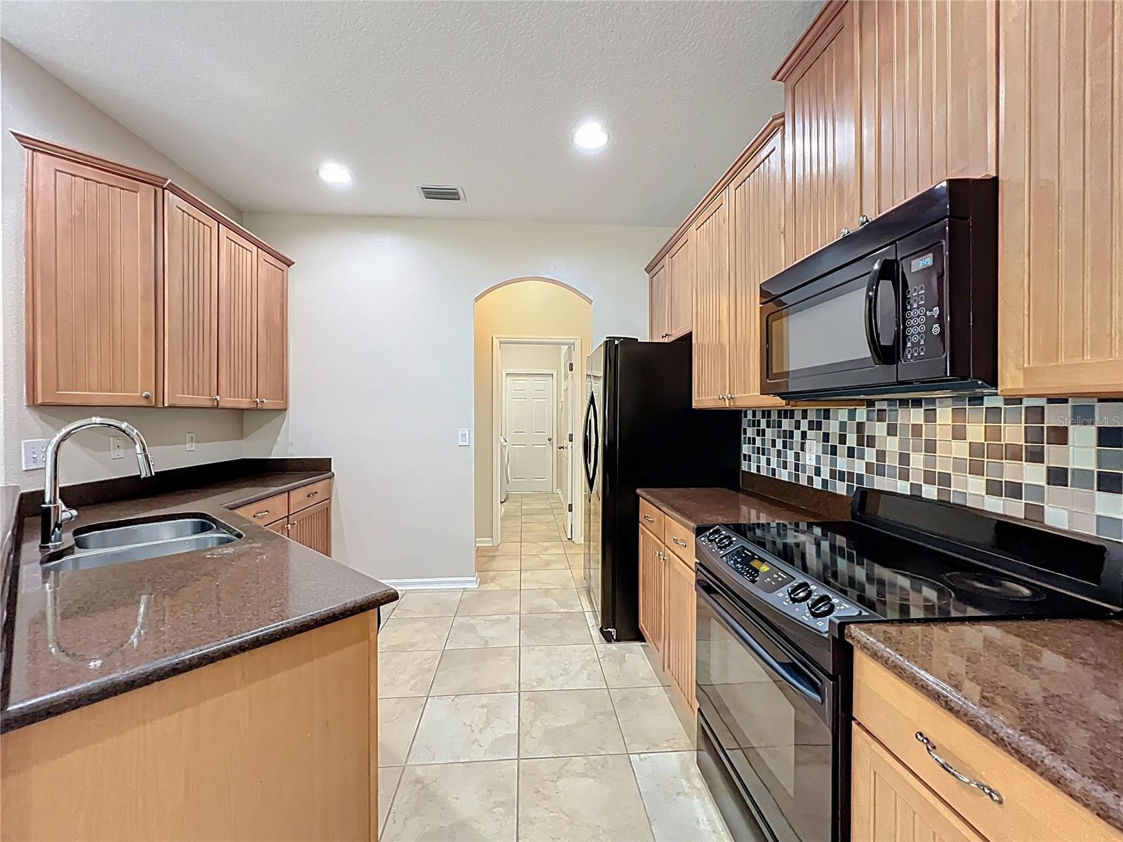 Image 21 of 87 For 805 Valleyway Dr