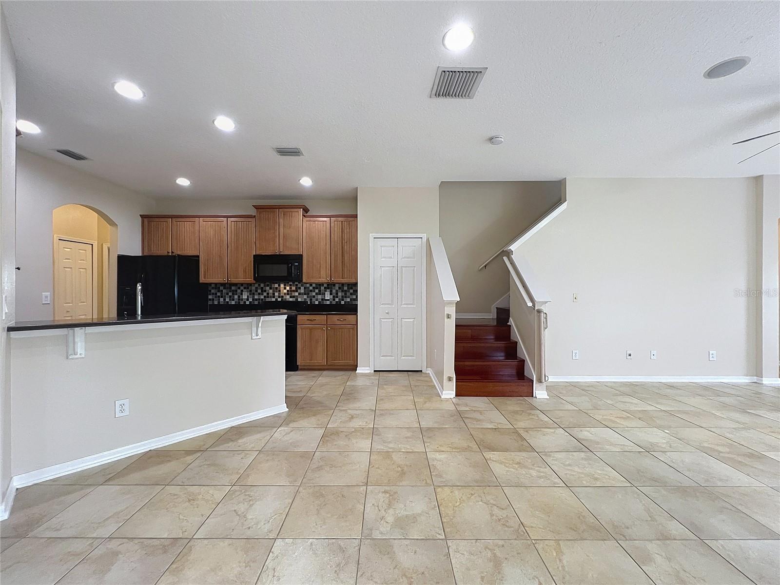 Image 23 of 87 For 805 Valleyway Dr
