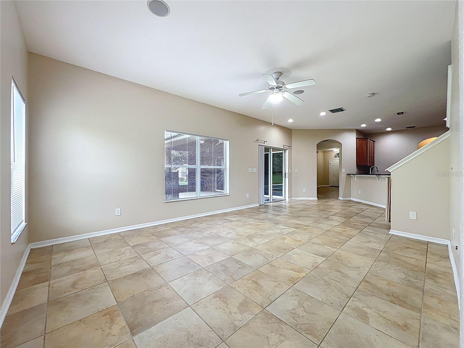 Image 27 of 87 For 805 Valleyway Dr