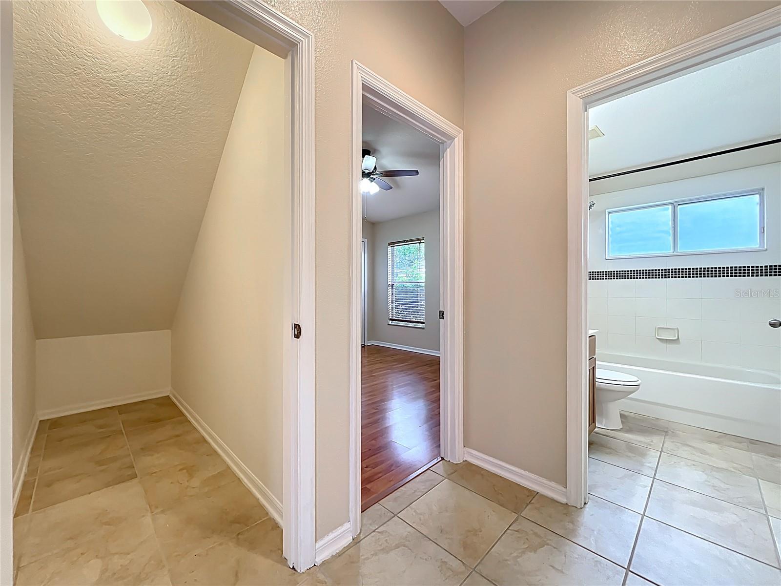 Image 29 of 87 For 805 Valleyway Dr