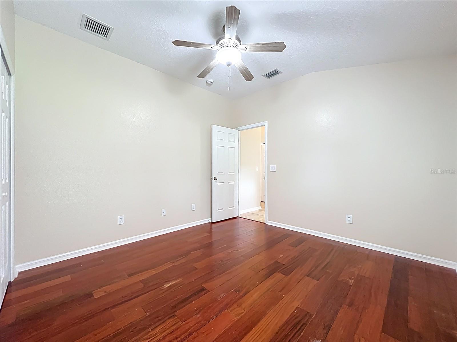 Image 33 of 87 For 805 Valleyway Dr