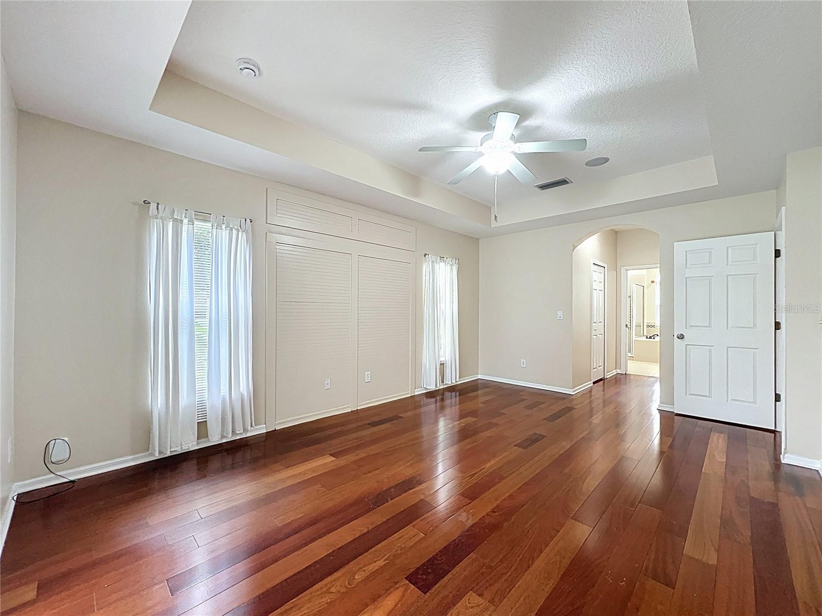 Image 36 of 87 For 805 Valleyway Dr