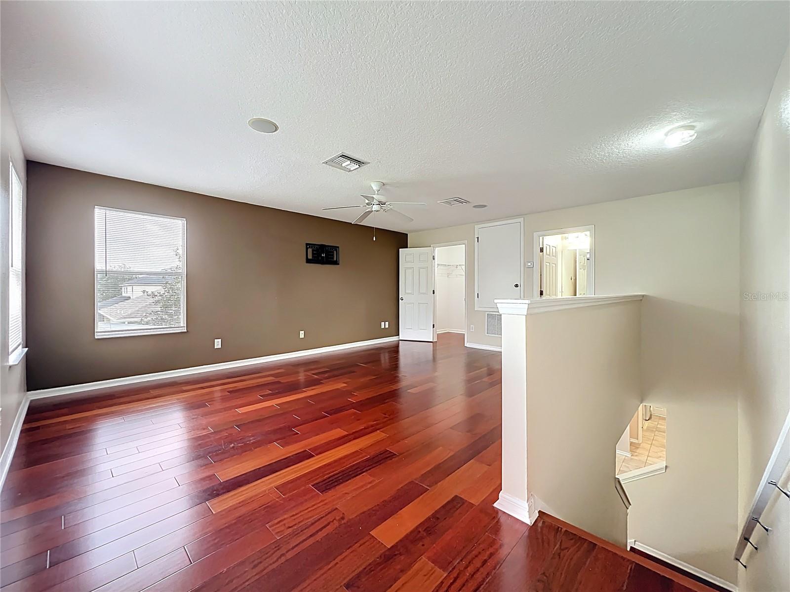 Image 52 of 87 For 805 Valleyway Dr