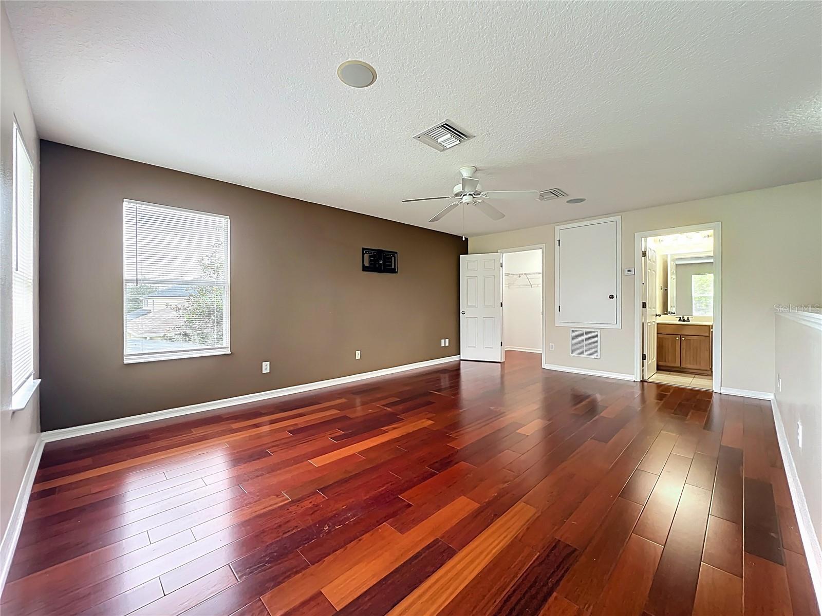 Image 53 of 87 For 805 Valleyway Dr