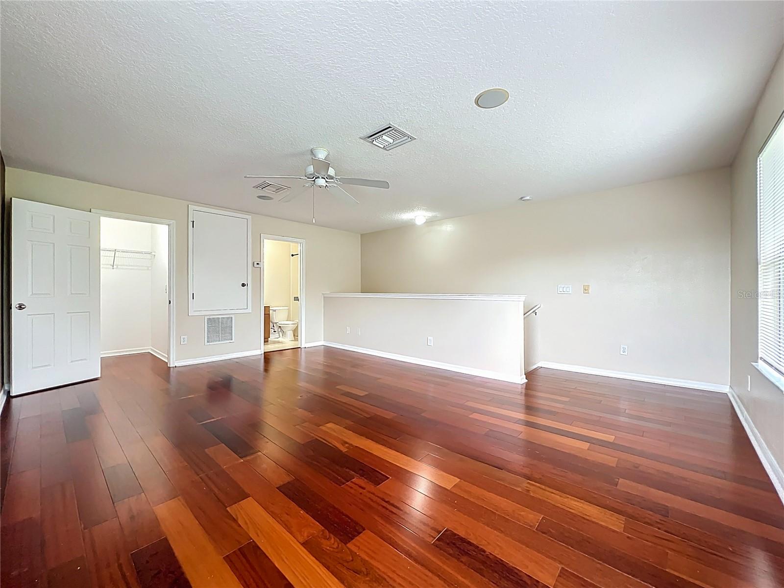 Image 54 of 87 For 805 Valleyway Dr