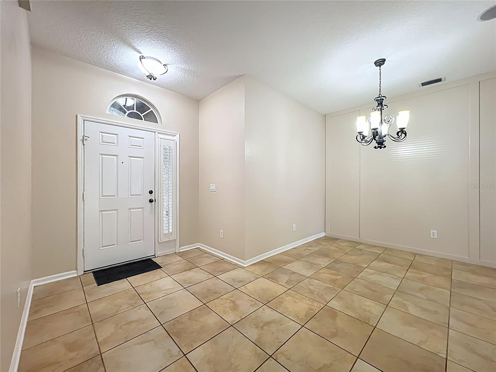 Image 8 of 87 For 805 Valleyway Dr