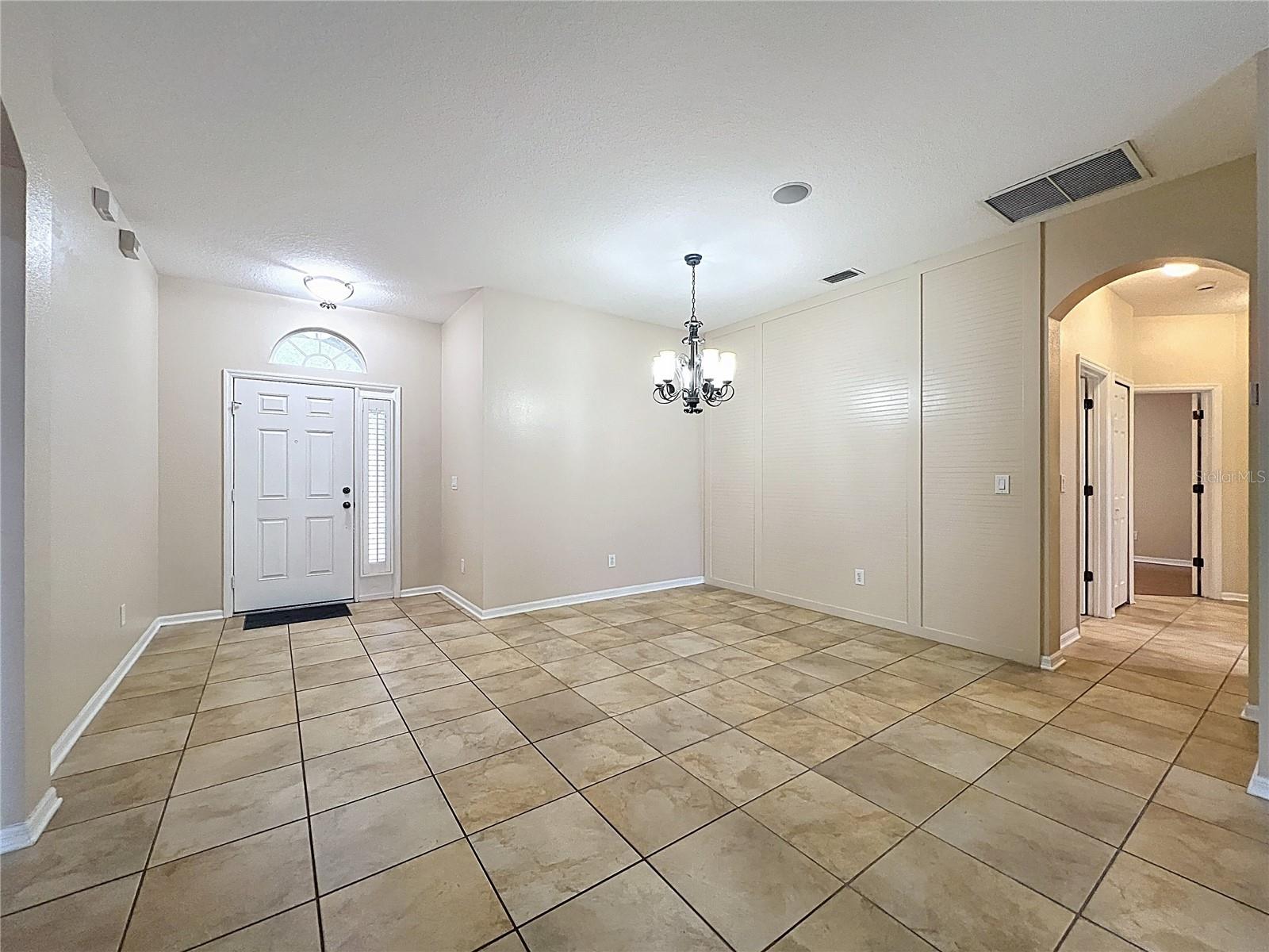Image 9 of 87 For 805 Valleyway Dr