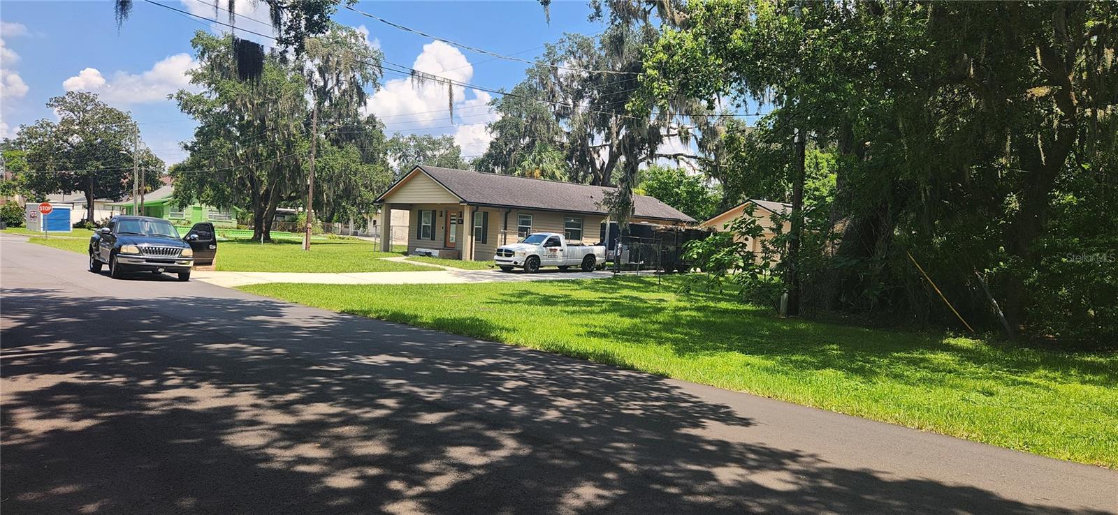 Image 11 of 13 For 715 Pine Avenue