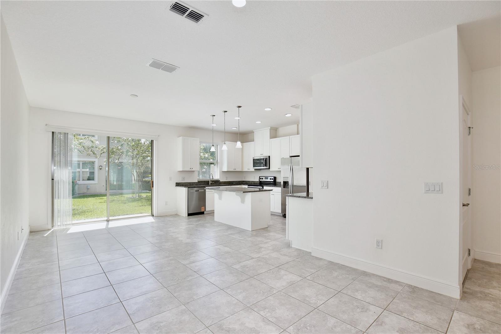 Image 4 of 20 For 14076 Helsby Street