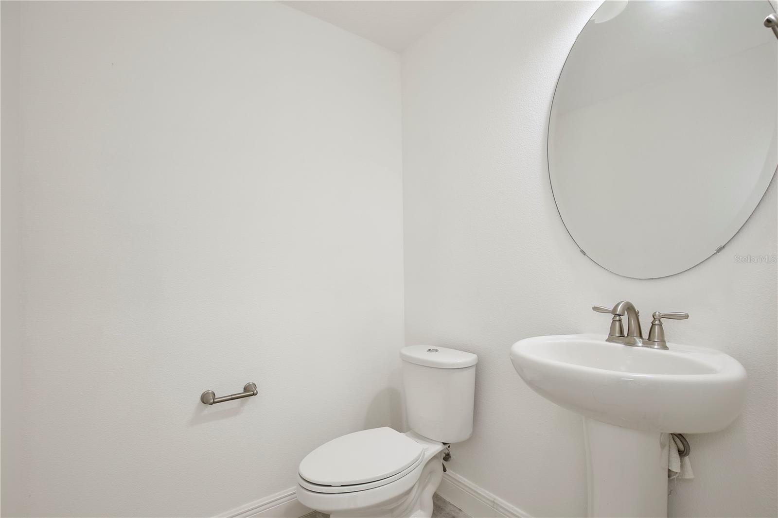 Image 8 of 20 For 14076 Helsby Street