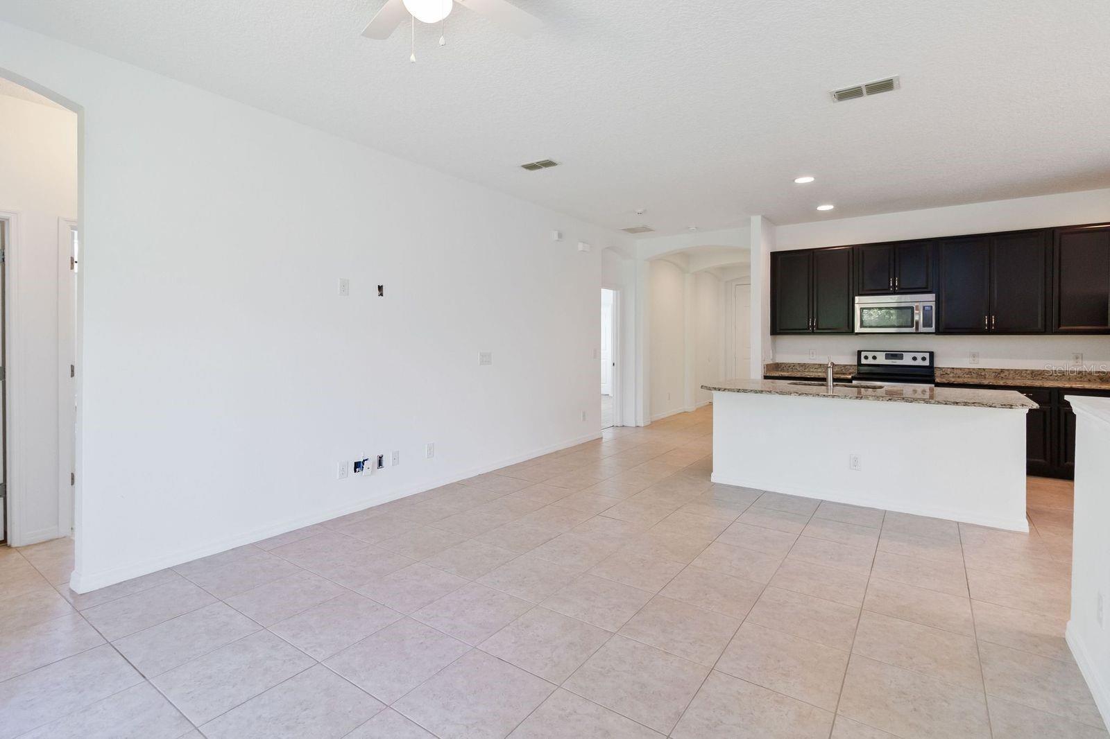 Image 10 of 30 For 890 Marisa Ln