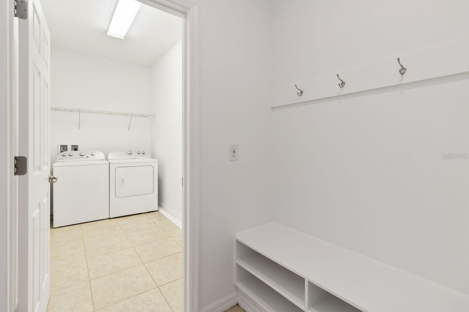 Image 23 of 30 For 890 Marisa Ln