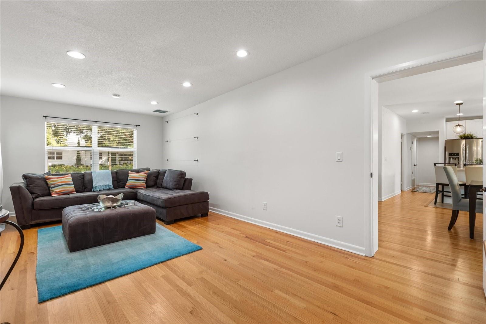 Image 15 of 42 For 810 Buckwood Drive