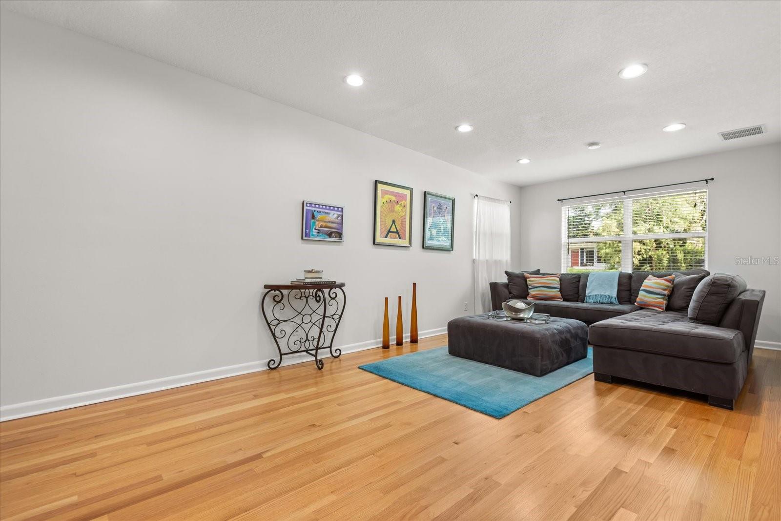 Image 16 of 42 For 810 Buckwood Drive