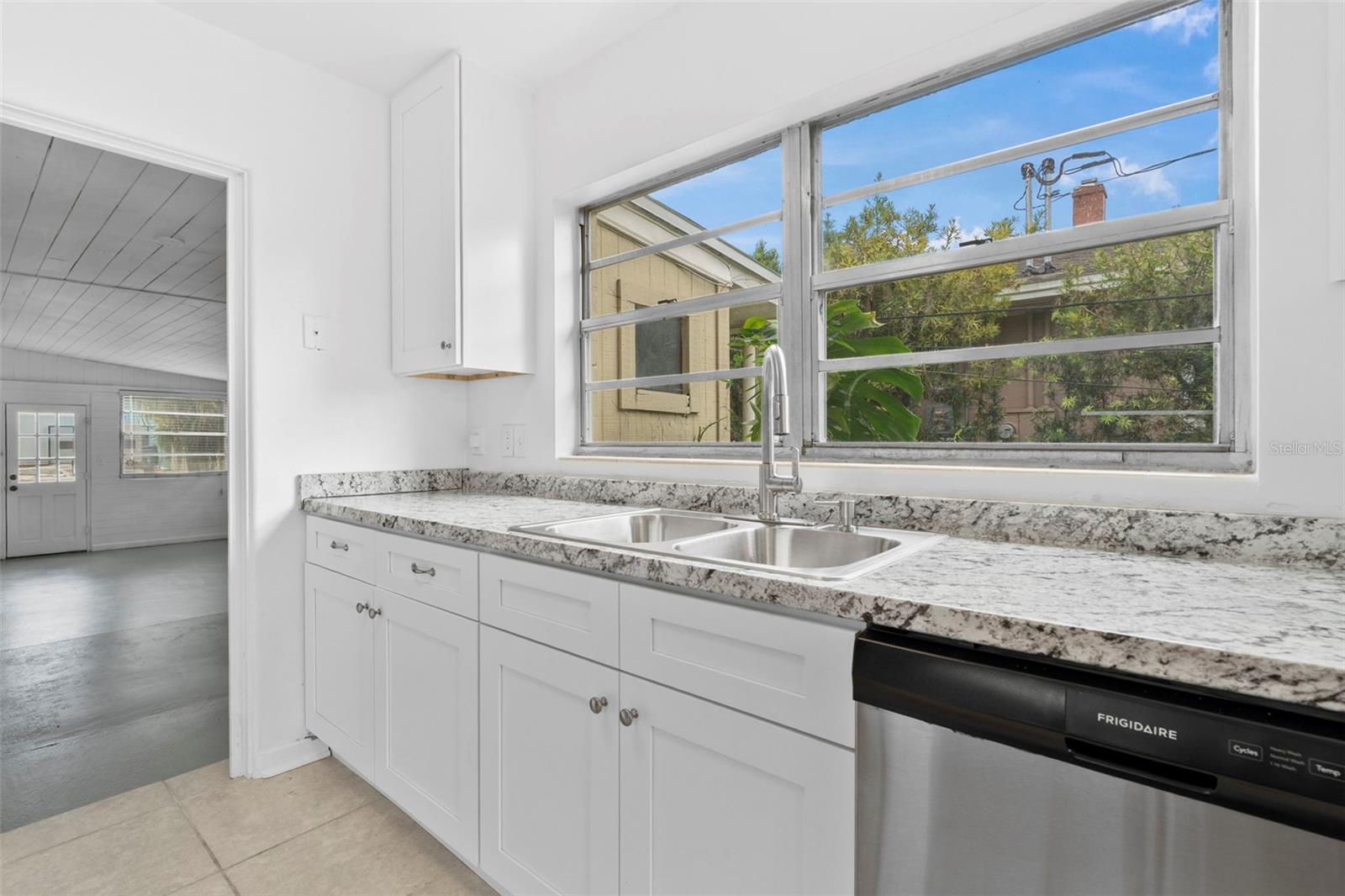 Image 10 of 86 For 1039-1041 Thornton Avenue