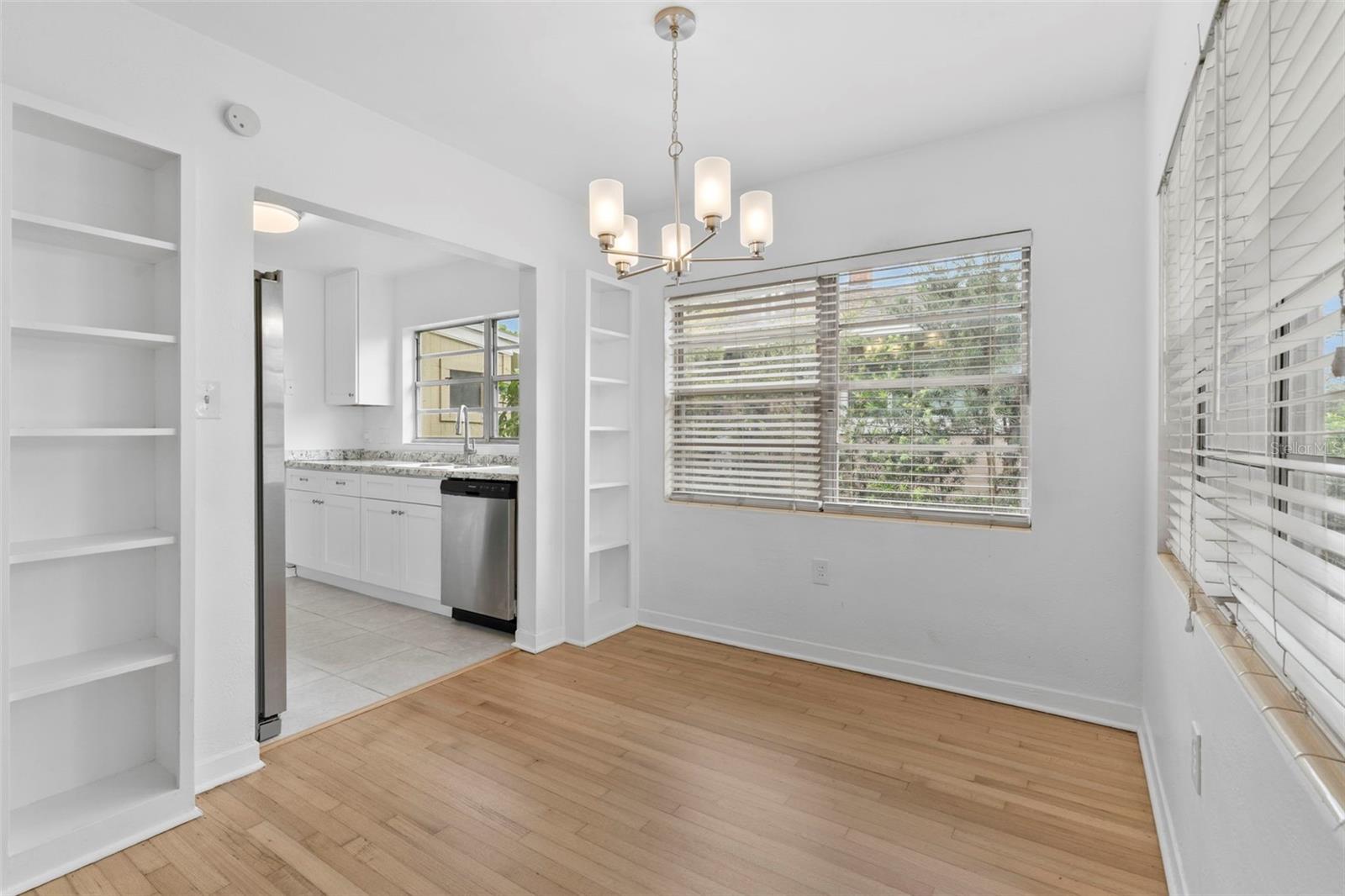 Image 9 of 86 For 1039-1041 Thornton Avenue