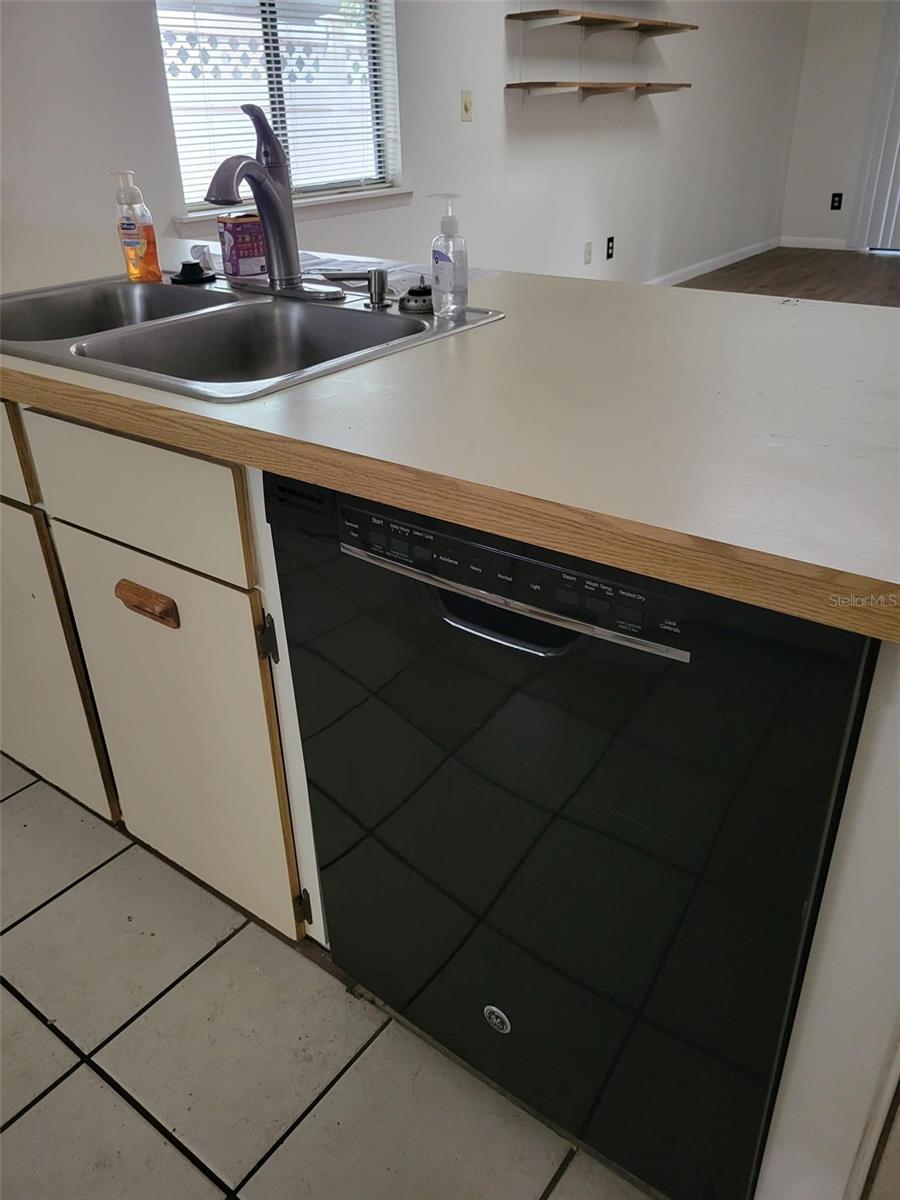 Image 10 of 11 For 628 Newburyport Avenue