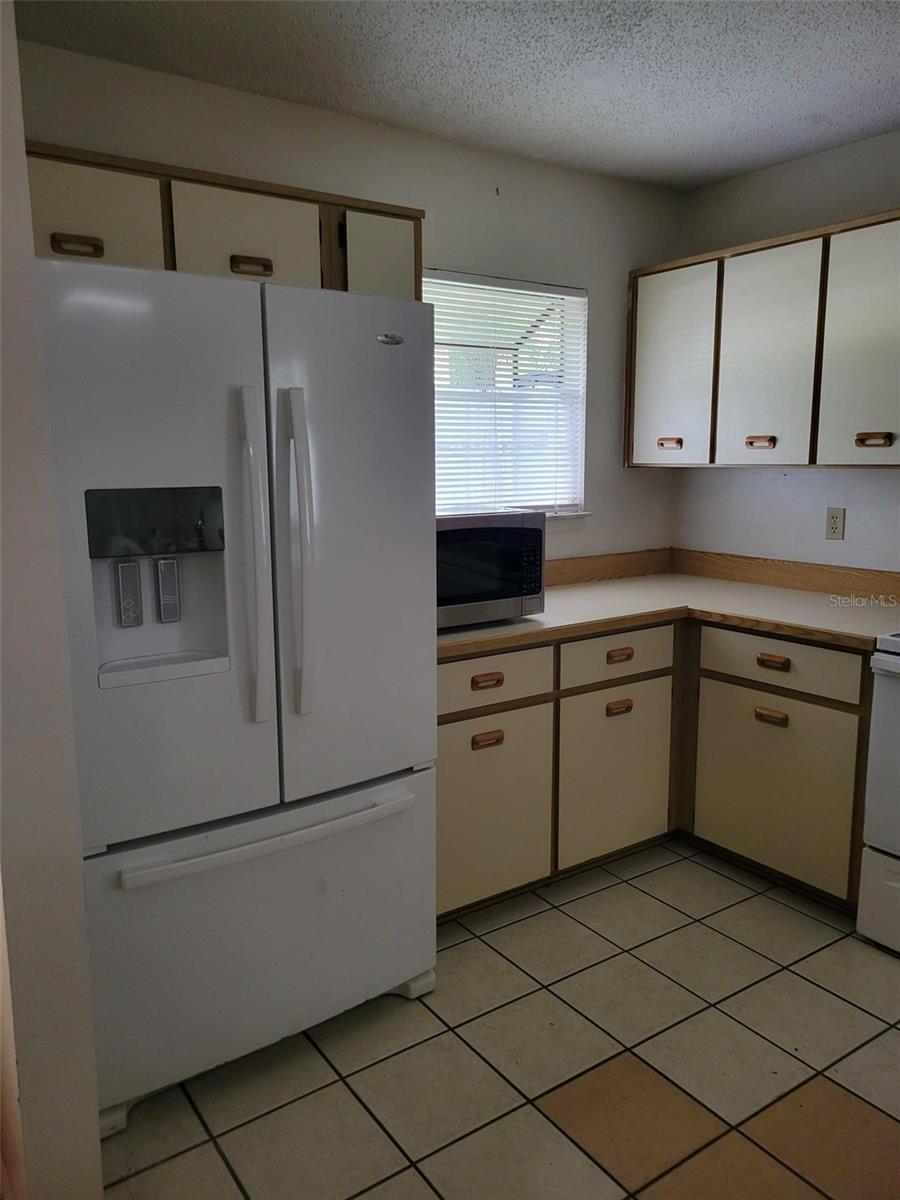 Image 2 of 11 For 628 Newburyport Avenue