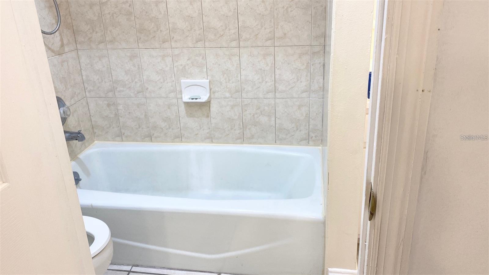 Image 14 of 16 For 1820 Amberly Avenue T10