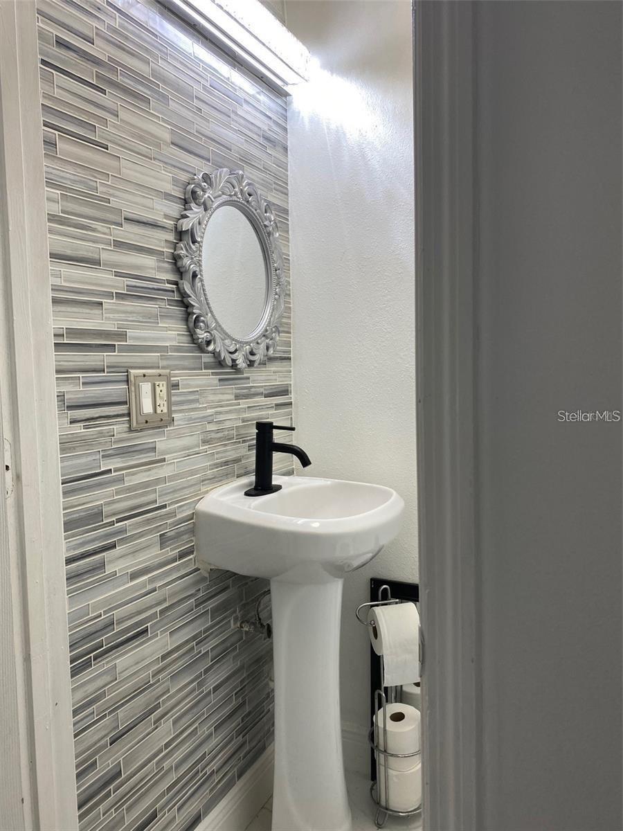 Image 5 of 16 For 1820 Amberly Avenue T10