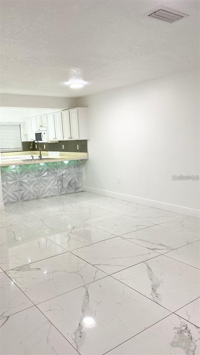 Image 9 of 16 For 1820 Amberly Avenue T10