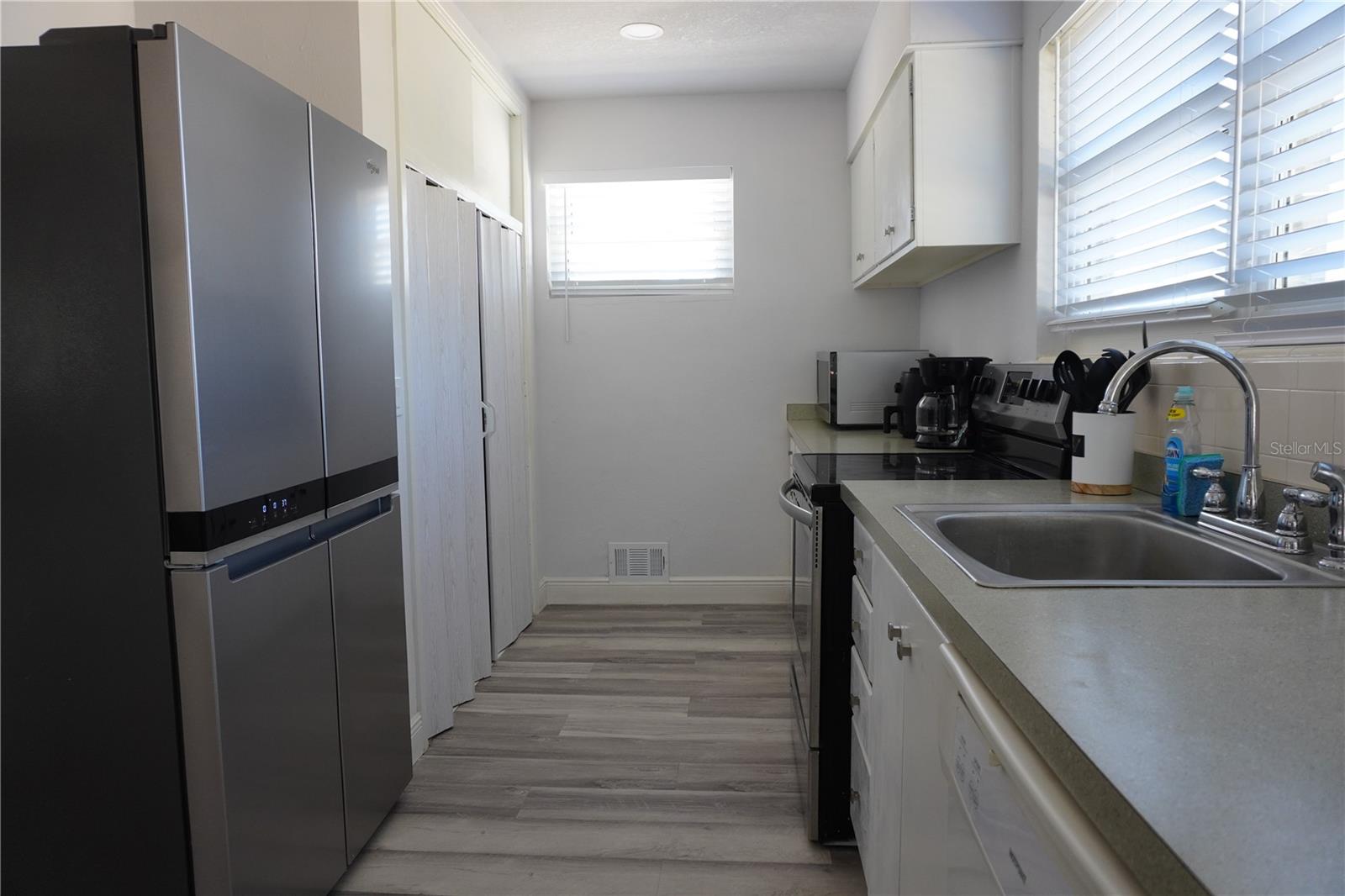 Image 4 of 51 For 2326 Peninsula Drive