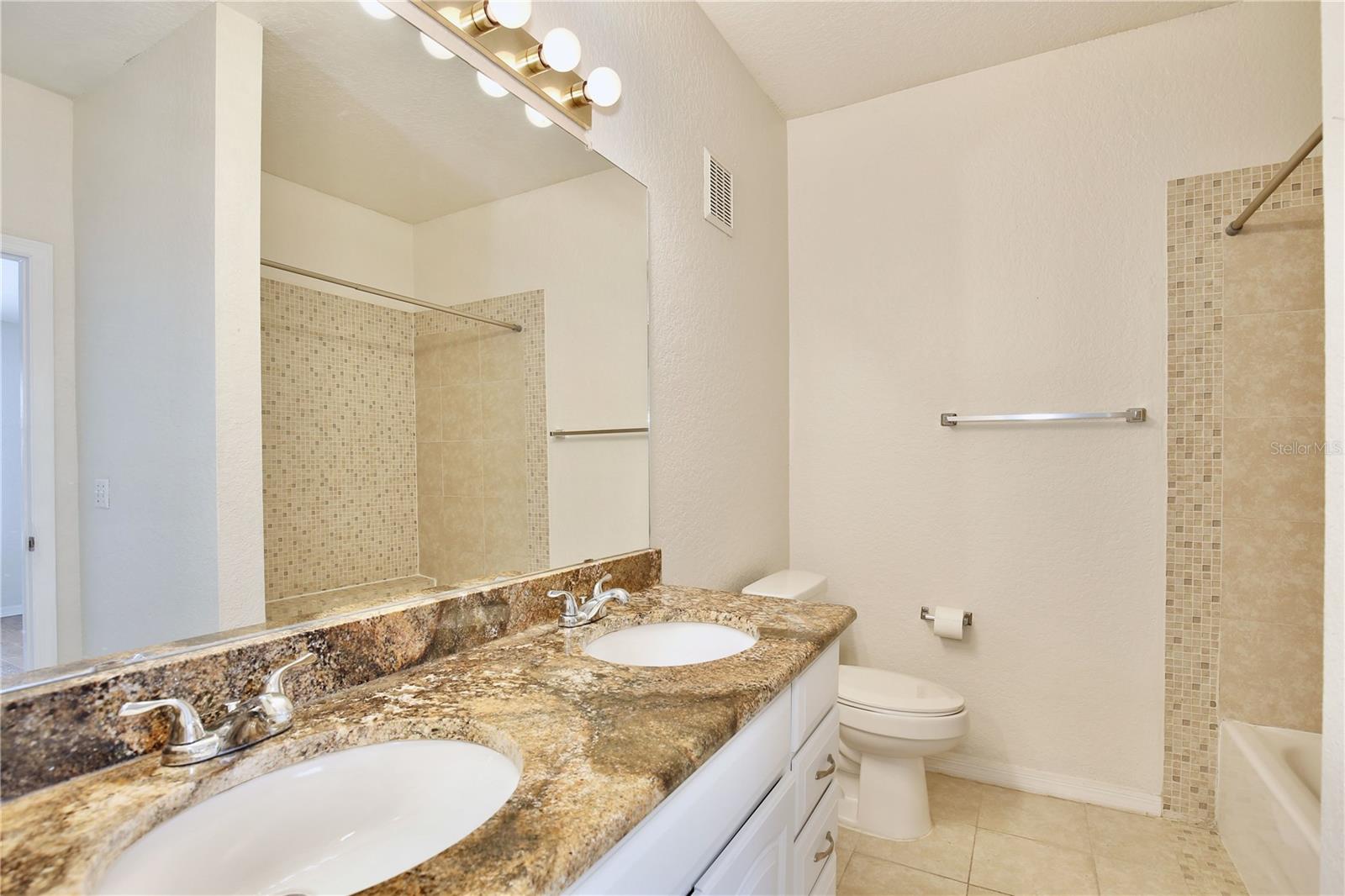Image 12 of 19 For 825 Grand Regency Point 200