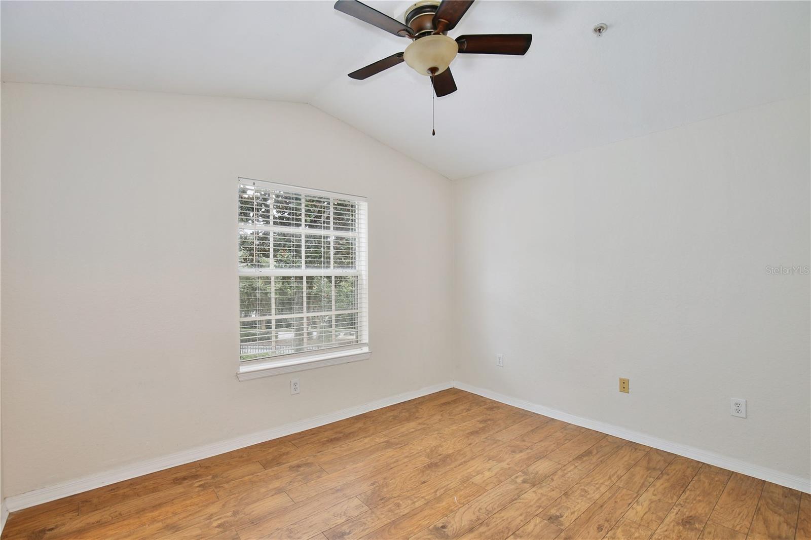 Image 17 of 19 For 825 Grand Regency Point 200