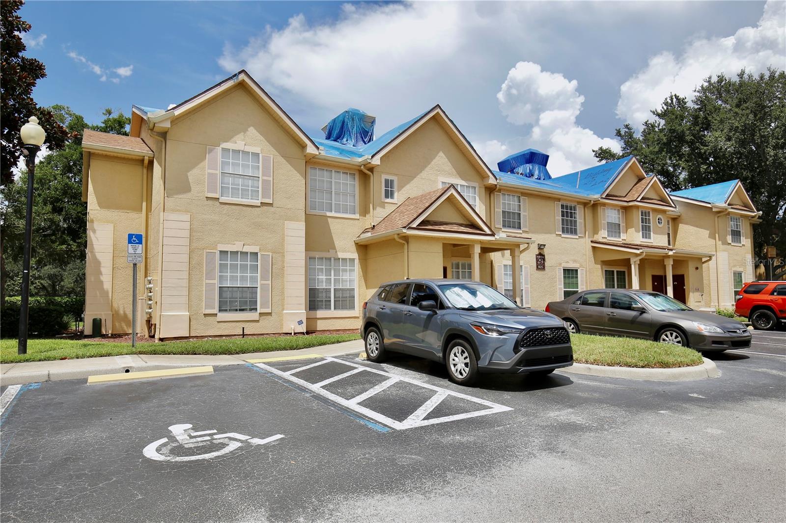 Image 2 of 19 For 825 Grand Regency Point 200