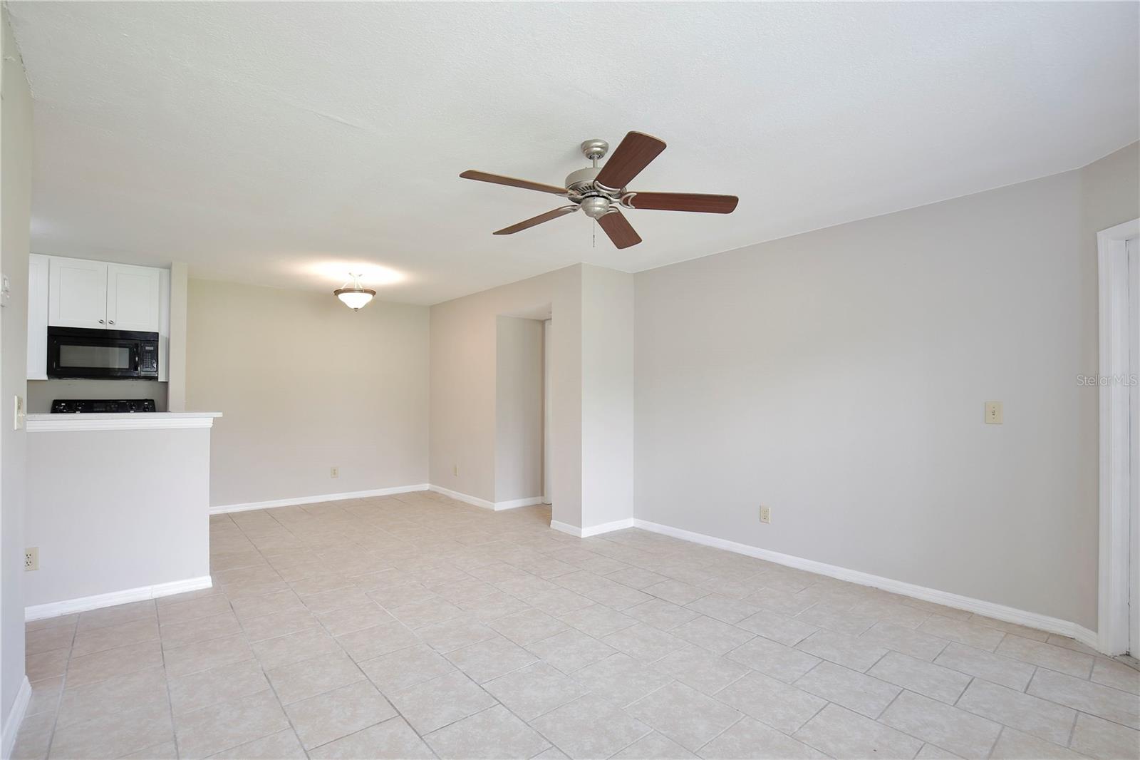 Image 4 of 20 For 6130 Westgate Drive 103