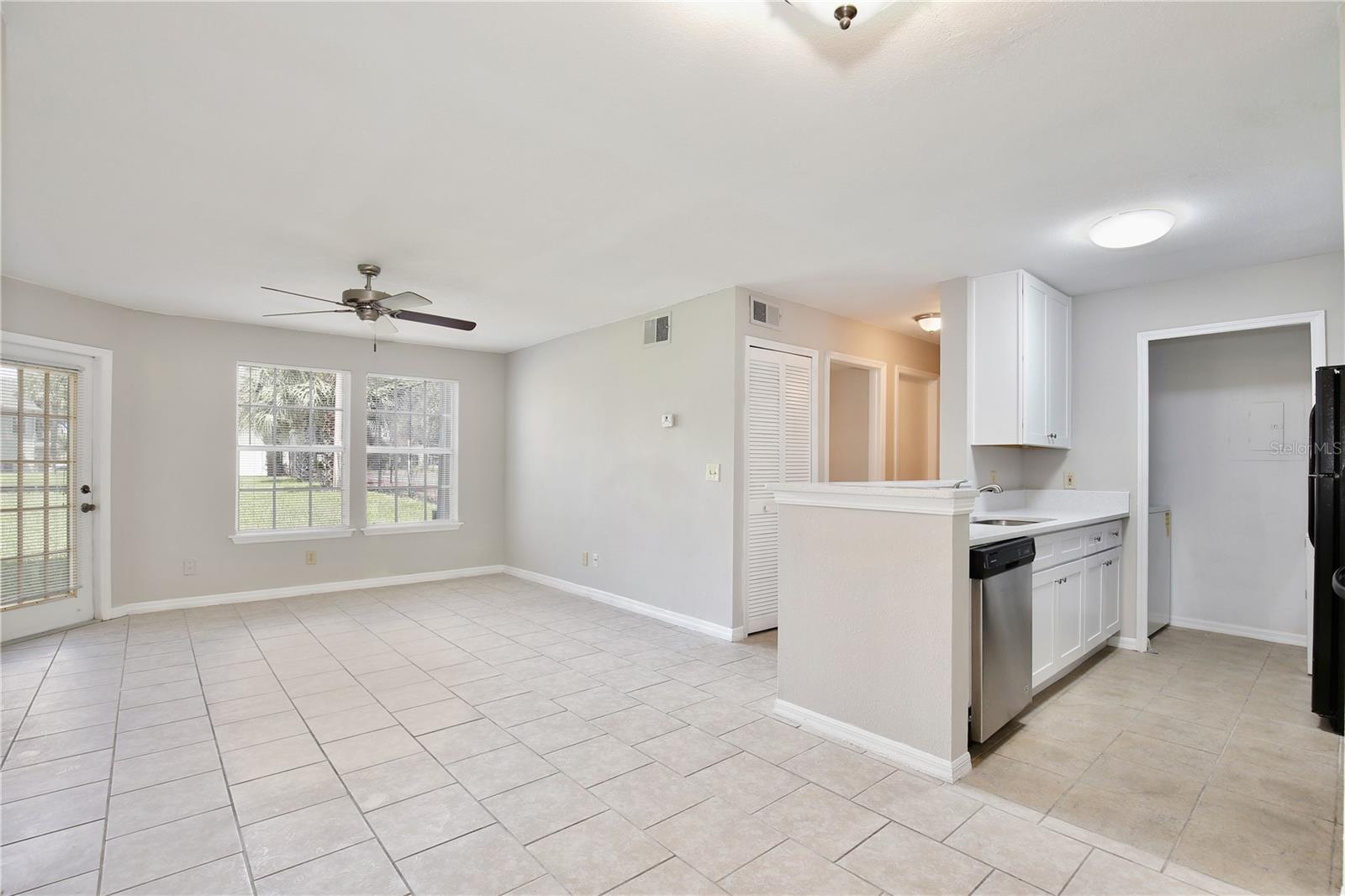 Image 5 of 20 For 6130 Westgate Drive 103